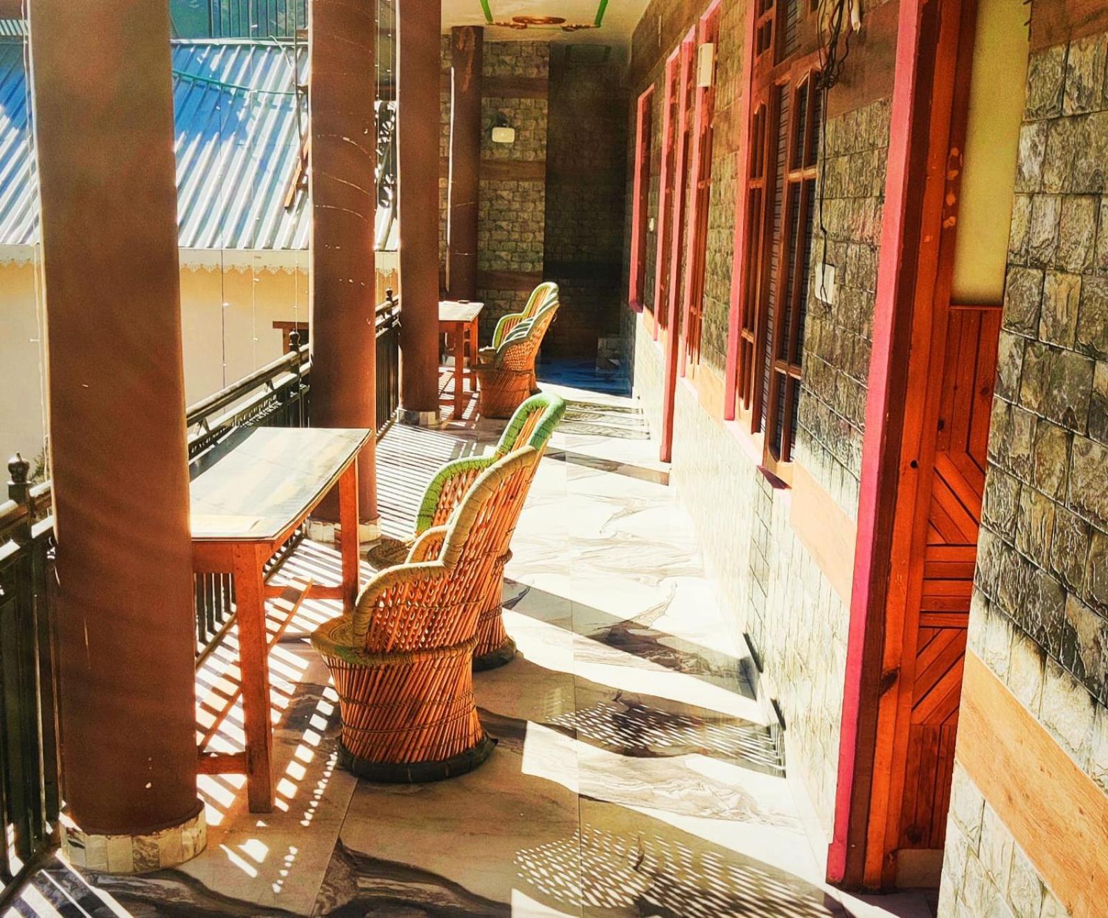 Chalo Chhalal Hotel & Cafe Kasol Exterior foto